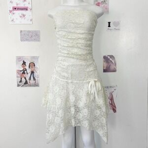 Alyn Paige Y2K Cream Lace Strapless Mini Dress — Coquette / Fairycore